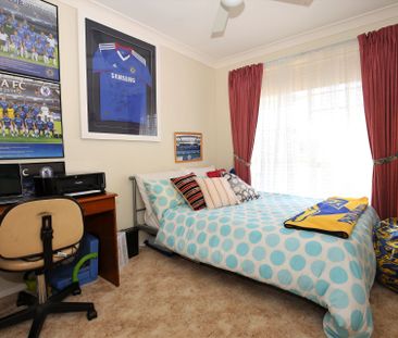 FAMILY FRIENDLY ENTERTAINER! - Photo 6