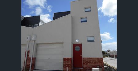 Lovely two bedroom Townhouse. - Photo 4