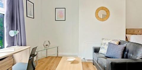 9 BROOKFIELD ROAD Leeds - LS6 4EJ - Photo 2