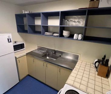 Handy, Warm & Secure! - Photo 4