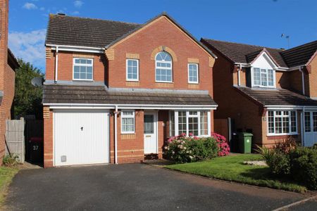 4 bedroom detached house to rent - Photo 3