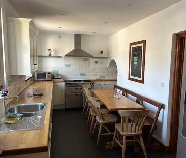 4 bedroom detached house to rent - Photo 2