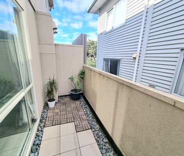 Contemporary Living and Urban Style - Photo 5