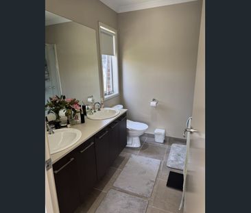 Lovely family home in Craigieburn! - Photo 4