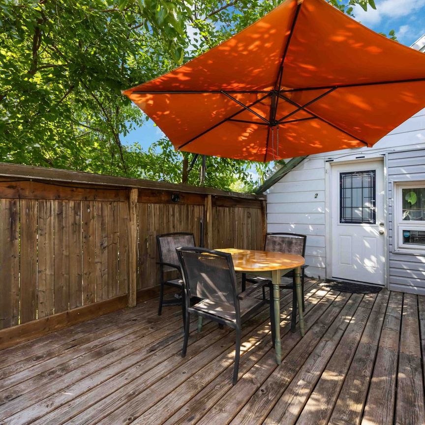 Charming All Inclusive Three Bedroom Apartment! - Photo 1