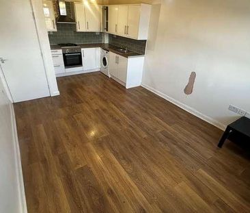 Spacious Bedroom Flat - Close To Town, LU1 - Photo 4