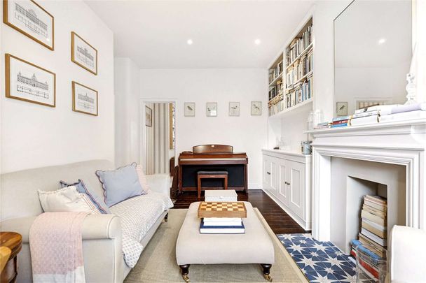 Two bedroom flat located in Battersea - Photo 1
