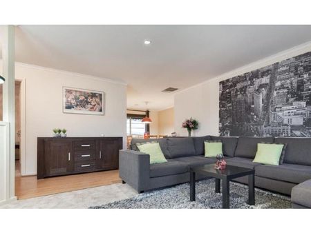1 Forde Court, Narre Warren VIC 3805 - House For Rent | Domain - Photo 2