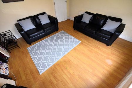 4 bedroom House in Thornville Street, Leeds - Photo 2