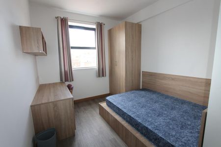 9 bedroom flat to rent - Photo 2