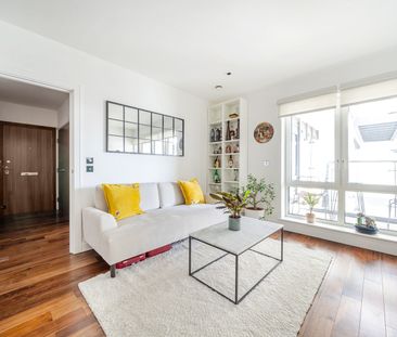 1 Bed Flat, Dickens Yard, W5 - Photo 1