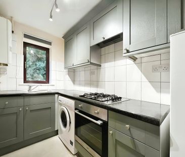 1 bed terraced house to rent in Langtons Meadow, Farnham Common, SL2 - Photo 2