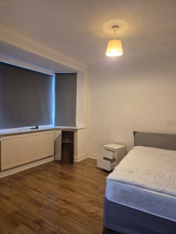 Room in a Shared House, Varley Road, E16 - Photo 4