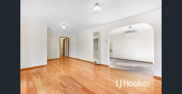 NEAT 3 BEDROOM UNIT IN QUIET COURT LOCATION! - Photo 1