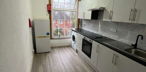 Room in a Shared House, Cliff Road, LS6 - Photo 2