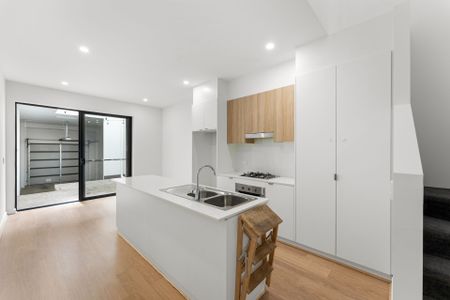 Extra Large Designer Style 3 Storey Terrace Home - Photo 5