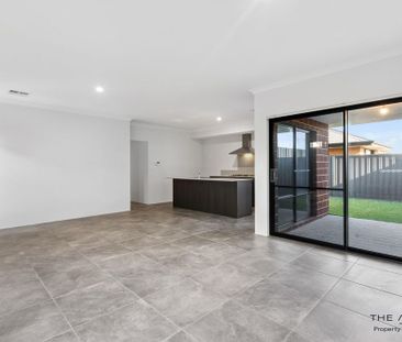 5 bedroom home in Quiet Coastal Pocket - Photo 2