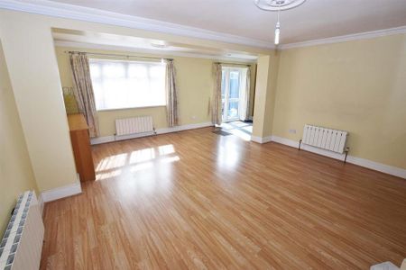 3 bedroom link detached house to rent - Photo 3