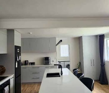 Modern On Montrose - Photo 2