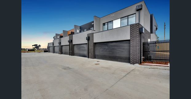 For Rent - $490 Per week! - Photo 1