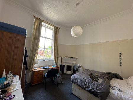 2 Bed Semi-Detached House, Mirrlees Lane, G12 - Photo 3