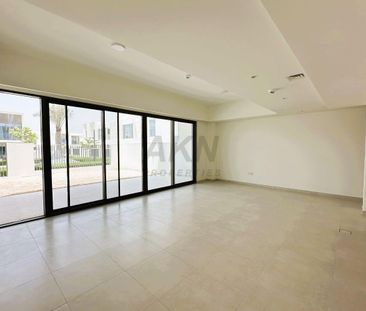 Single Row | Brand new | Ready to move in - Photo 2