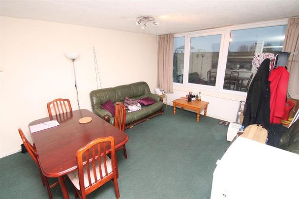 3 bedroom flat to rent - Photo 1