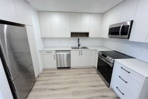 Brand New 2 Bed 2 Bath Apartments For Rent at W Kingsway in Collingwood - Get Pre-Qualified Today! - Photo 4