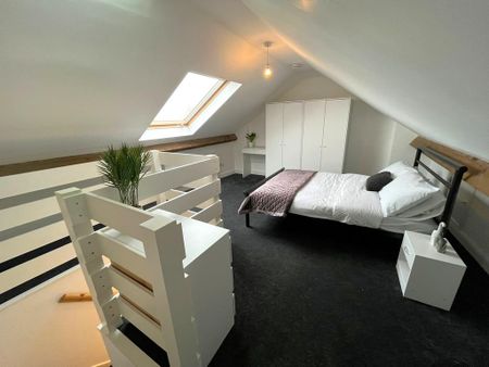 1 bedroom in a house share to rent - Photo 2