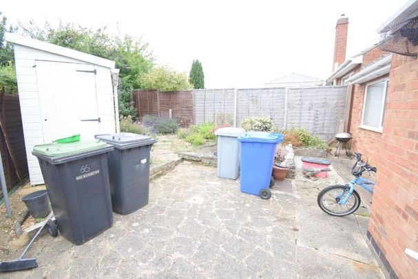 2 bedroom bungalow to rent - Photo 1