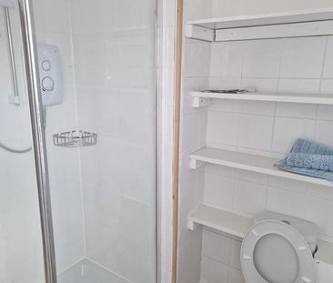 Studio Flat, Buckingham Road, NW10 - Photo 1