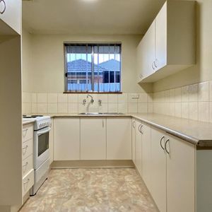 CENTRALLY LOCATED! - Photo 2