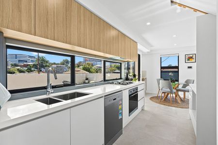 Modern Townhouse in Prime Wollongong CBD Location - Photo 4