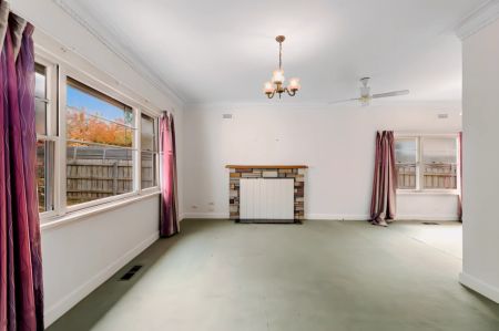 4 Bed, 1 Bath - Photo 2