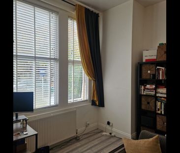 1 Bed Flat, Montrell Road, SW2 - Photo 3