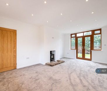 3 bedroom detached house to rent - Photo 4