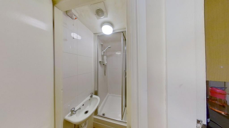 3 bedroom ground floor flat to rent - Photo 2