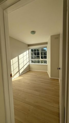 8/12 Irving Street, Malvern VIC 3144 - Photo 3