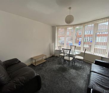 3 bedroom private hall to rent - Photo 1