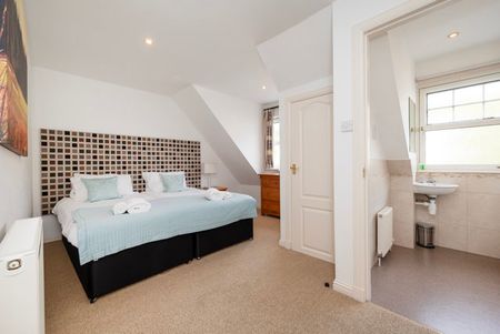 3 Queens Court, AB31 4GD, Banchory - Photo 4