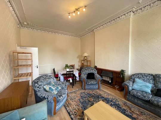 4 bedroom flat to rent - Photo 1