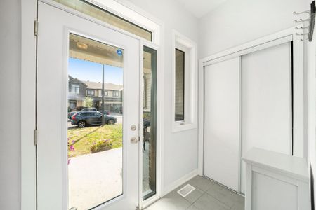 For Lease - 626 Allied Mews, Stittsville - Munster - Richmond, Ontario - Photo 4