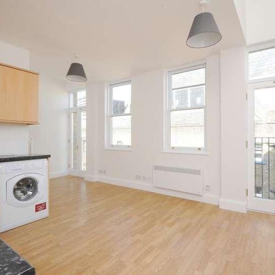 The Quadrant, Richmond, TW9 - Photo 1