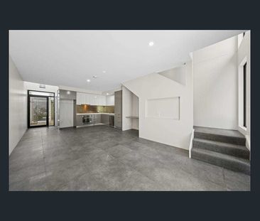 Modern Townhouse Living in a Convenient Noosaville Location - Photo 5