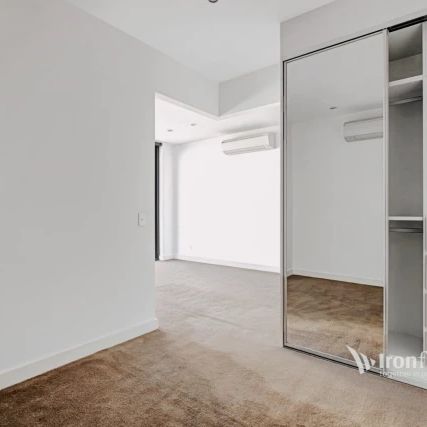 35 Malcolm St, Melbourne - Photo 1