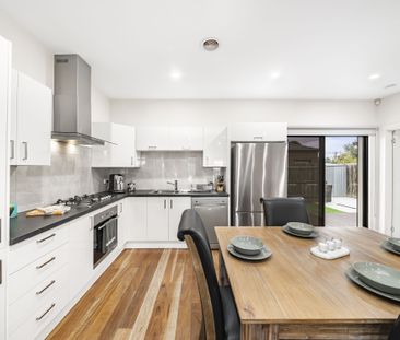 Stunning Spacious Family Home! - Photo 6