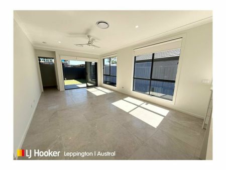 FRESH, MODERN & MOVE IN READY - Photo 2