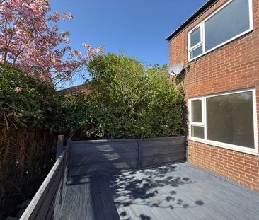 3 Bed Townhouse – Front and Back Gardens – A lovely family home. - Photo 3