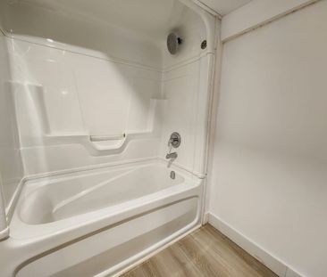 For Lease - 5 Cabot Court Unit# Lower, Aurora, Ontario - Photo 1