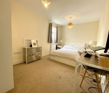 1 Bedroom Apartment To Let - Photo 5